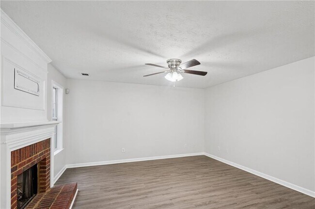 Building Photo - 3120 Northcliff Dr