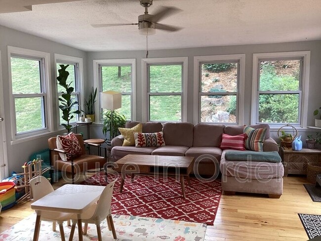 Building Photo - 23 Moore Ave