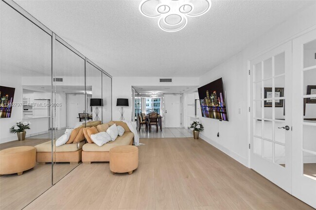 Building Photo - 9273 Collins Ave