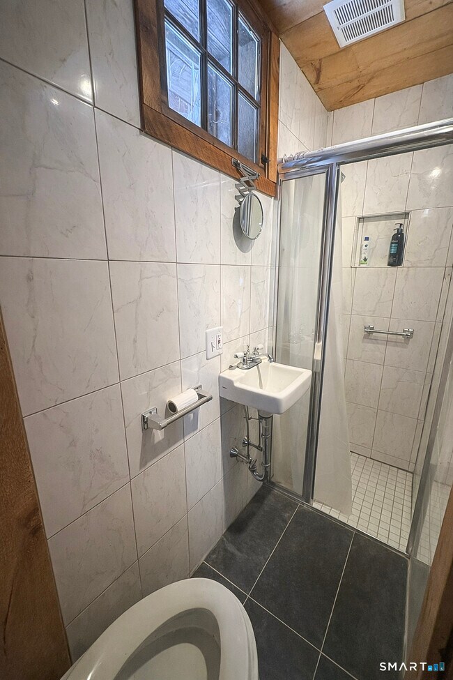 Building Photo - 45 Hoppen Rd