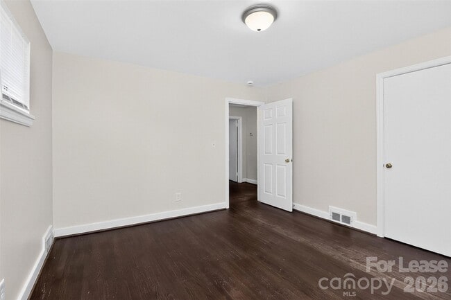 Building Photo - 2642 Arnold Dr