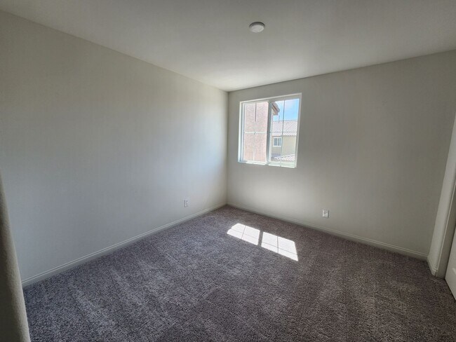 Building Photo - Gorgeous 3bed/2.5bath/2Car home located in Insirada
