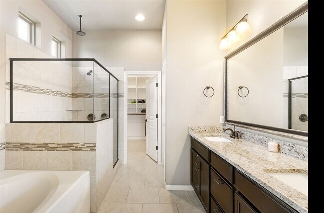 Building Photo - 2528 Kinnersley Ln