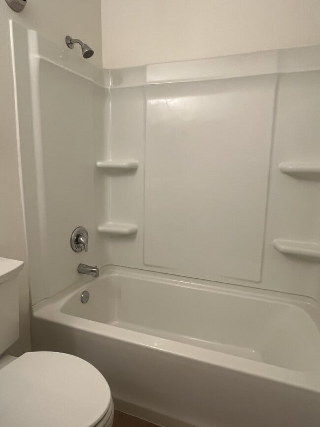 Building Photo - Charming 2-Bedroom Condo with Elegant Upgrades