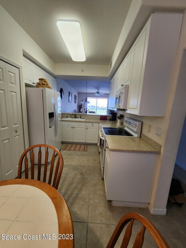 Building Photo - 6858 Toland Dr