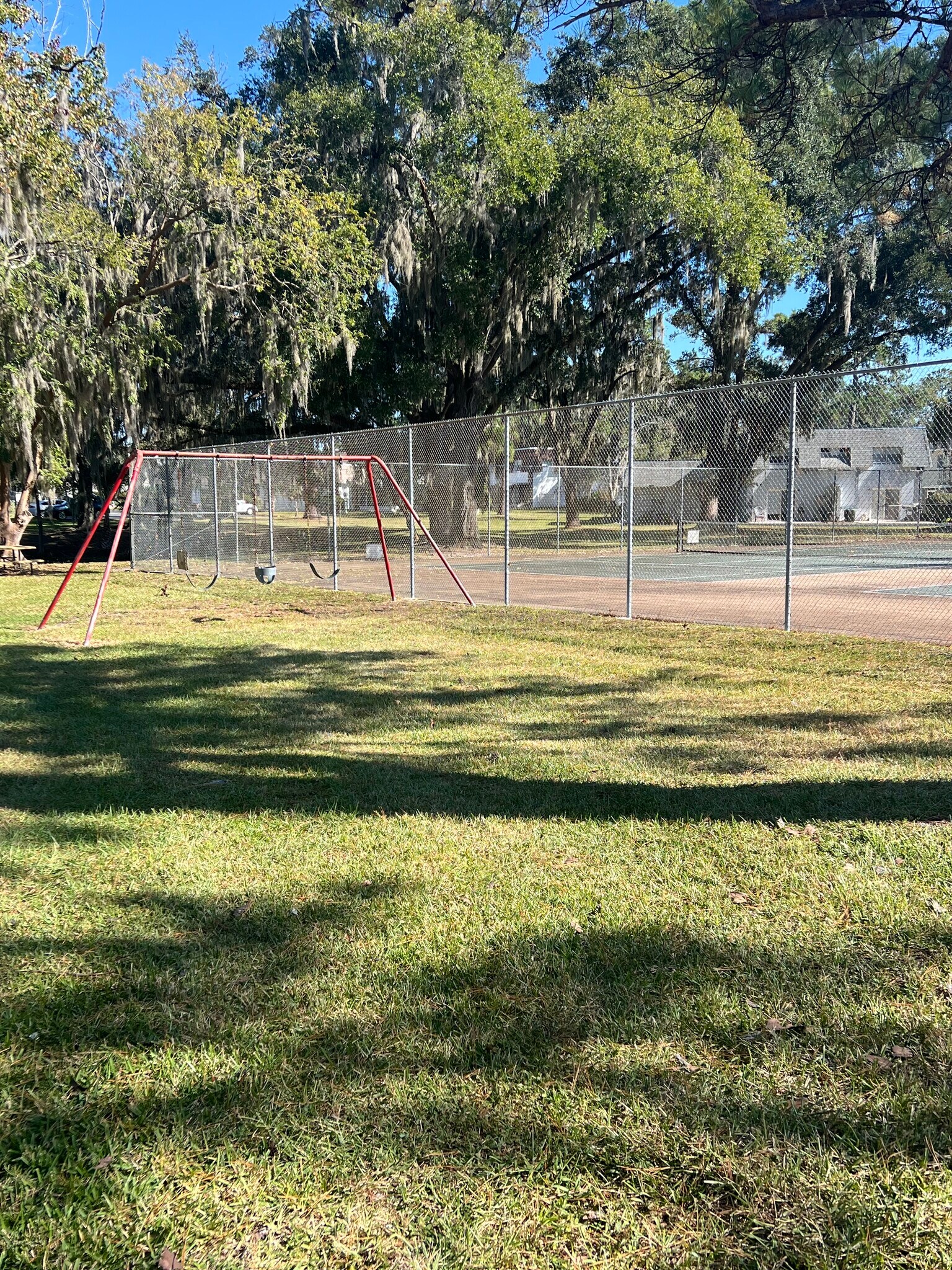 Building Photo - 1525 SE 25th St