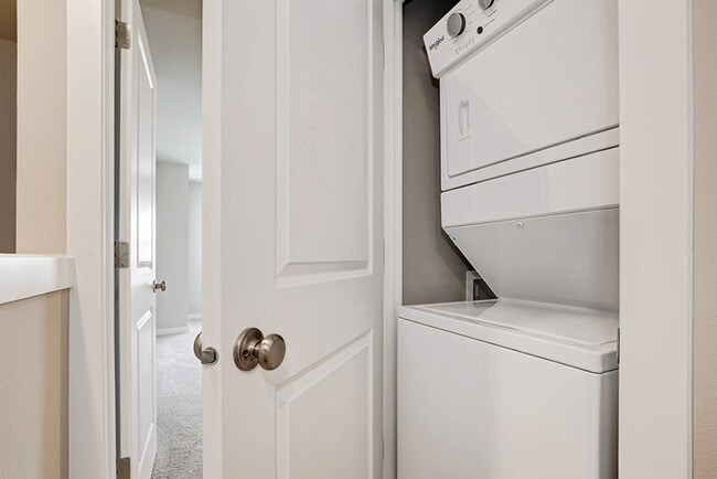 Building Photo - New Modern 2BD/2.5BTH Townhome for Lease in Lynnwood - Small Pet Friendly!