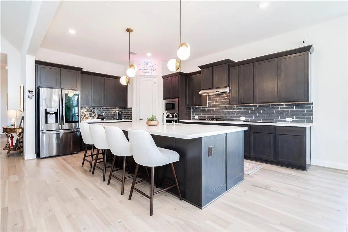 Building Photo - Room in House on Fresno Ave