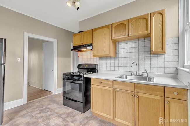 Building Photo - 91 2nd St