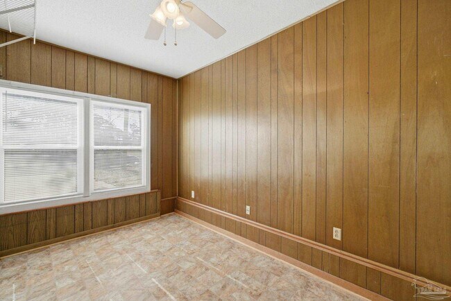 Building Photo - 5641 Hibiscus Rd