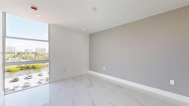 Building Photo - 3625 N Country Club Dr