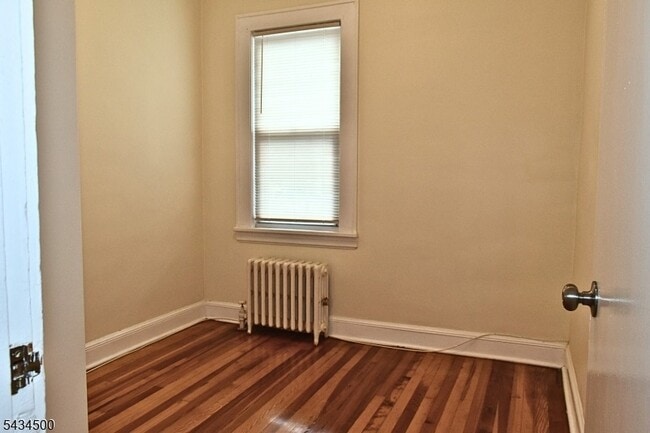 Building Photo - 139 Ray St