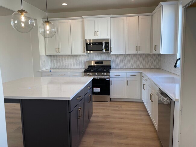 Building Photo - 1474 W Cook Ln