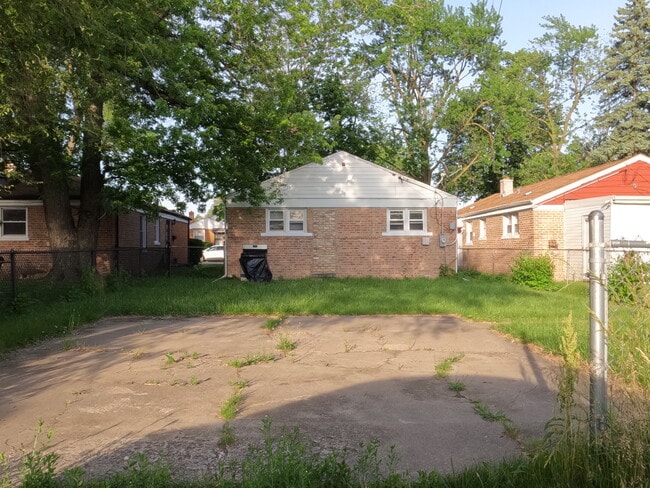Building Photo - 12904 S Peoria St