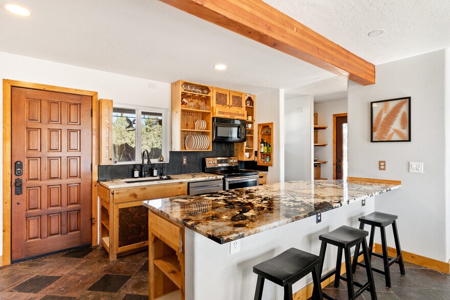 Building Photo - 4455 NE Vaughn Ave