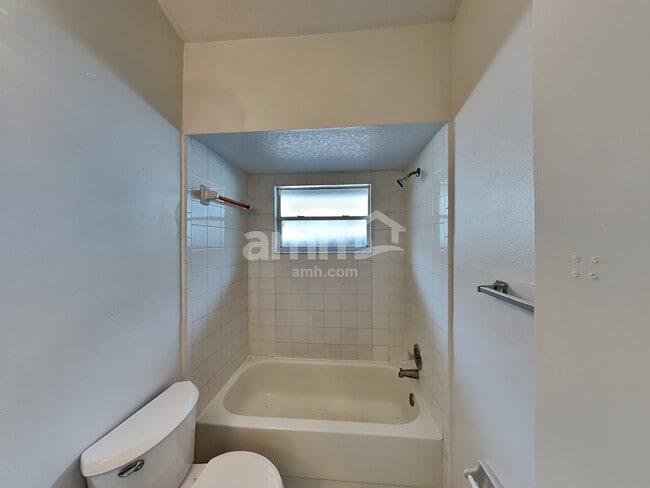 Building Photo - 957 Islander Ave