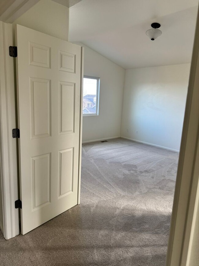 Building Photo - 1613 Summerset Dr