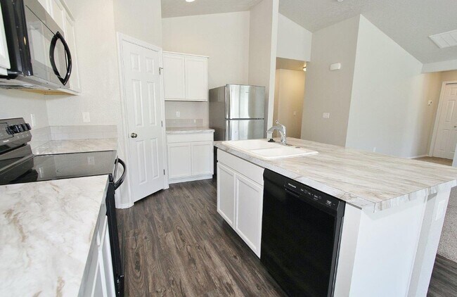 Building Photo - Immaculate Single-Level Home in Quiet Neighborhood
