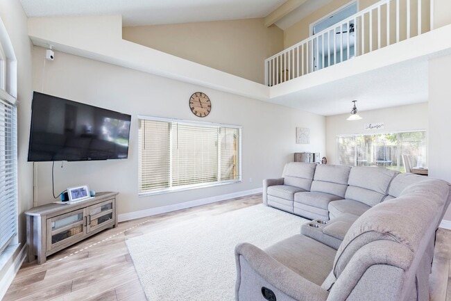 Building Photo - STUNNING 4-BED, 3-BATH HOME WITH SOLAR PANELS IN TAMPA, FL!