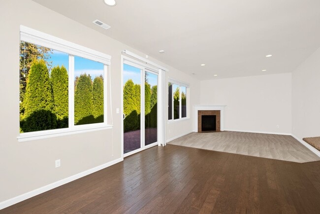 Building Photo - Gorgeous 4 Bedroom Lynnwood Home