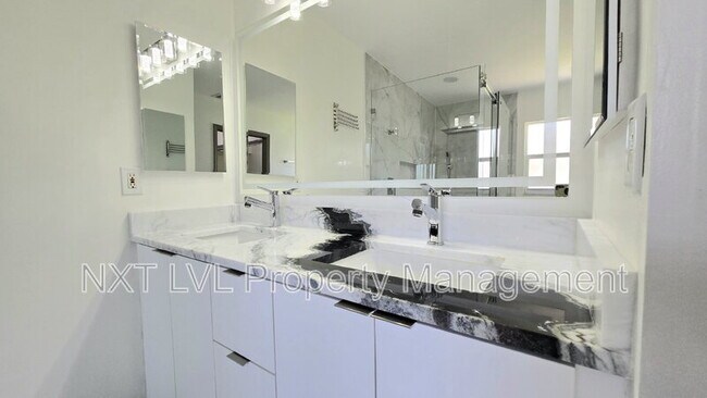 Building Photo - 511 SE 25th Terrace