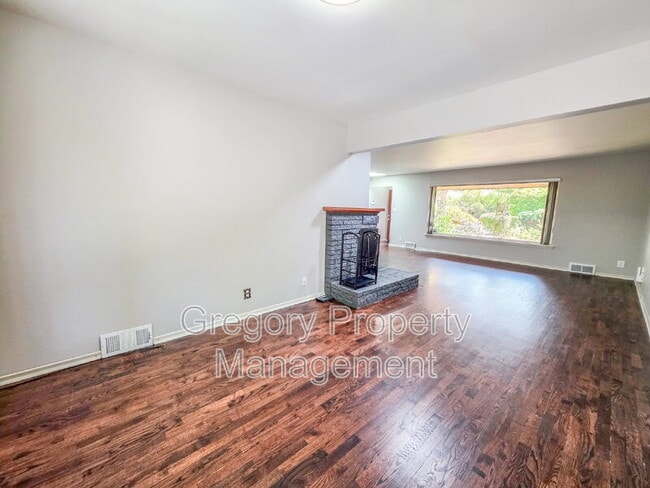Building Photo - 17931 Fremont Ave N