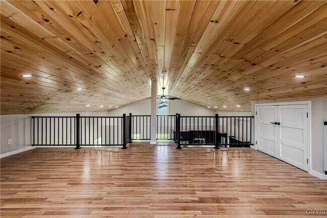 Building Photo - 118a Kirkland Ave