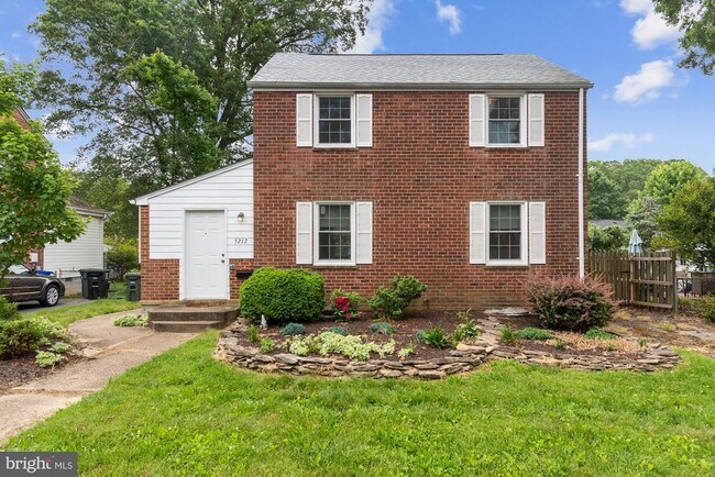 Building Photo - 5212 N Carlin Springs Rd