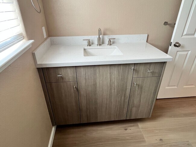 Building Photo - Charming 2 Bedroom Home for Rent in Martinez!