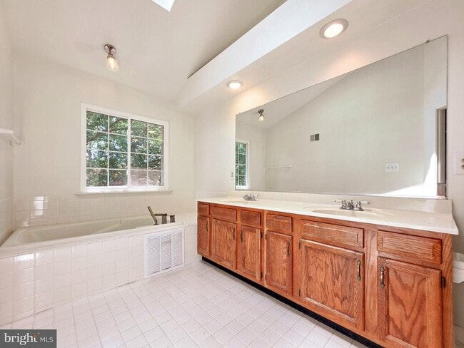 Building Photo - 3809 Elbert Ave