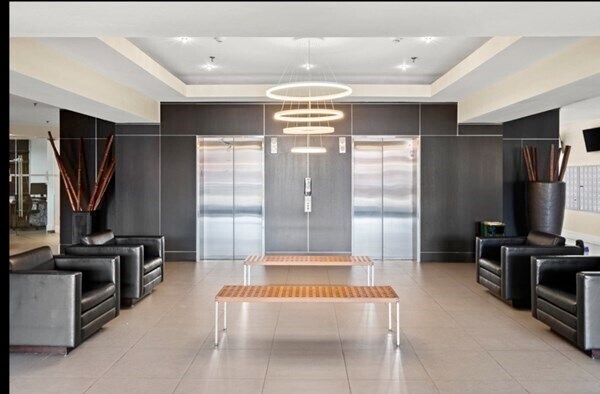 Building Photo - 15 N Beacon St