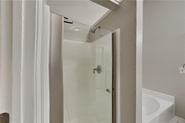 Building Photo - 1517 Galewood Cir NE