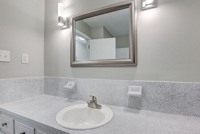 Building Photo - JUST LISTED! 3 bedroom with bonus room in ...