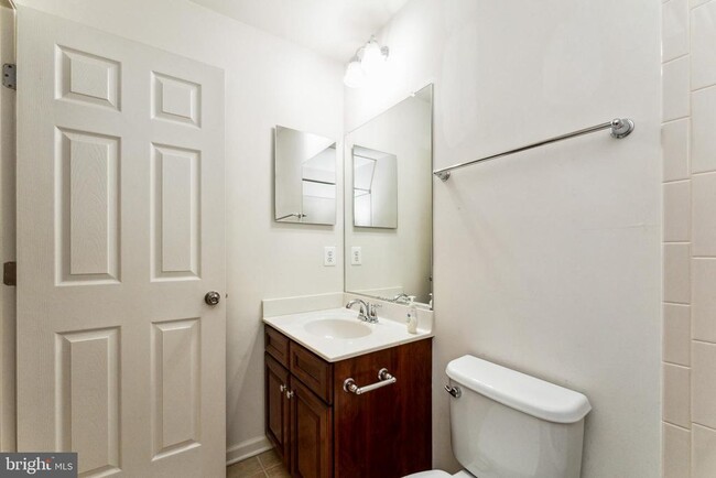 Building Photo - 7203 Silver Thorn Way