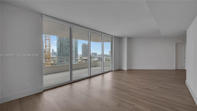 Building Photo - 555 NE 34th St