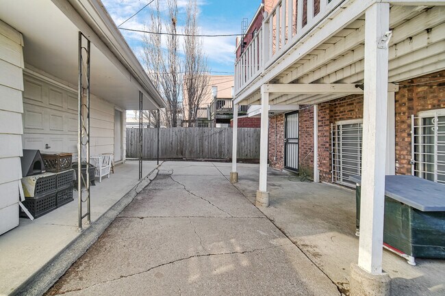 Building Photo - 2654 W 12th Pl