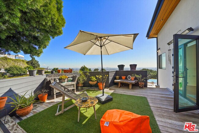 Building Photo - 8242 Hillside Ave