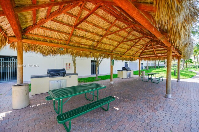 Building Photo - 19501 W Country Club Dr