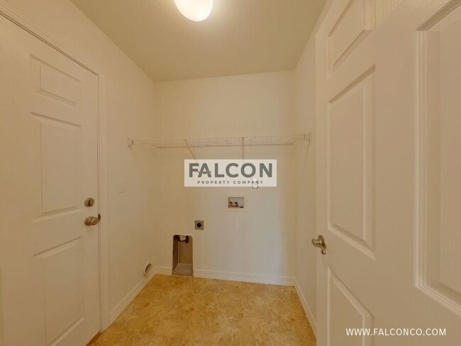 Building Photo - 12061 Merrill Heights