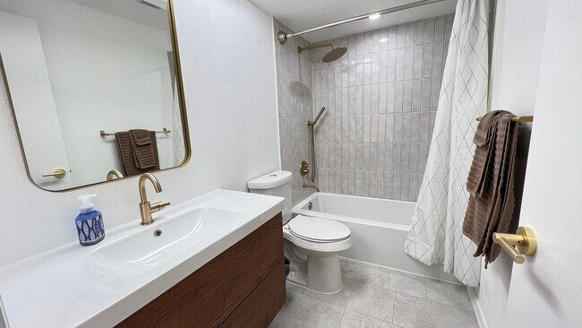 Building Photo - 2870 Rampart Cir