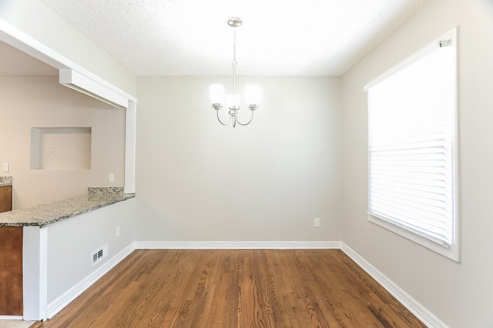 Building Photo - 817 Hillview Dr