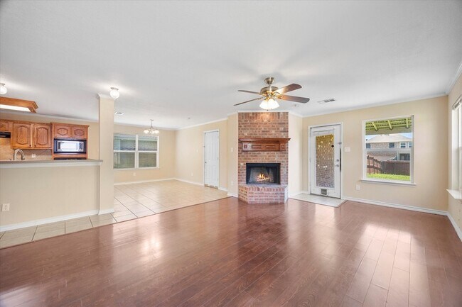 Building Photo - 1100 Camelot Dr