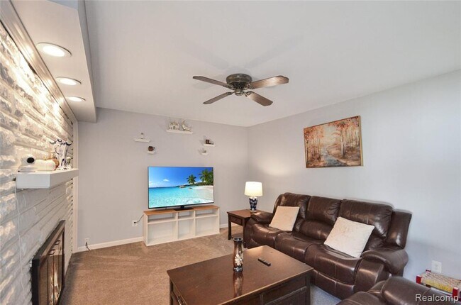 Building Photo - 37653 Longacre Dr