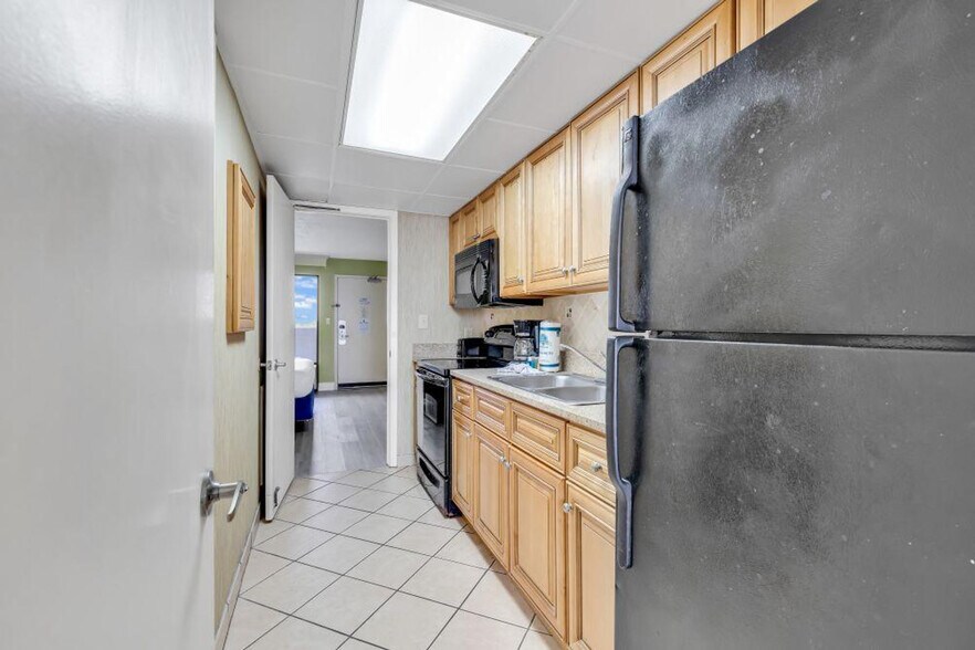 Building Photo - 3000 N Ocean Blvd