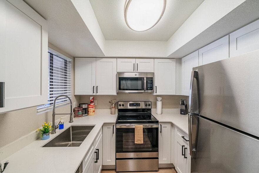 Building Photo - 8550 E McDowell Rd