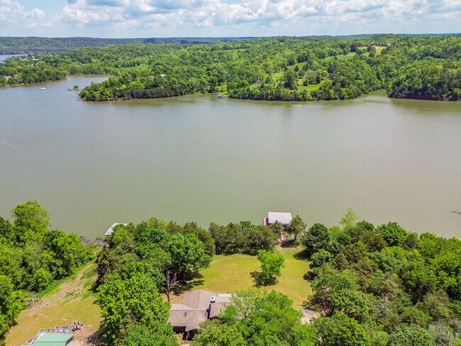 Building Photo - 13014 Schoolhouse Dr