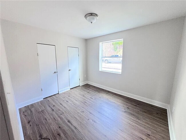 Building Photo - 2528 Homehurst Ave