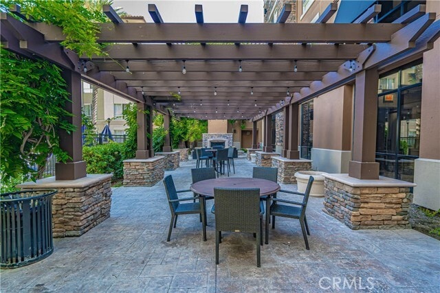Building Photo - 24595 Town Center Dr