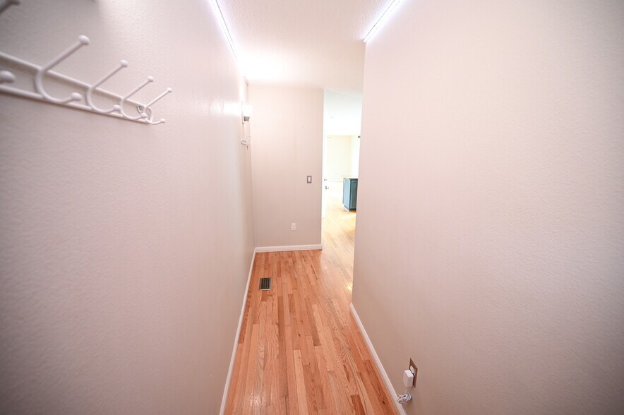 Building Photo - 9216 N Charleston Ave