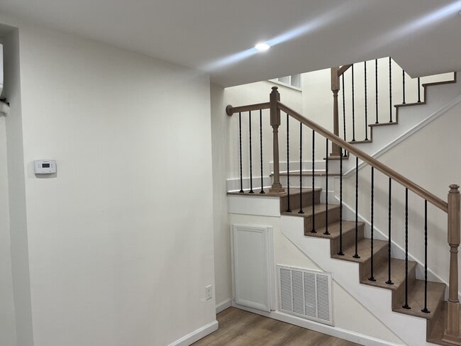 Building Photo - 1705 Tulip St